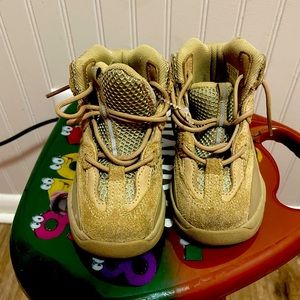 Toddler Yeezy boots size 7C